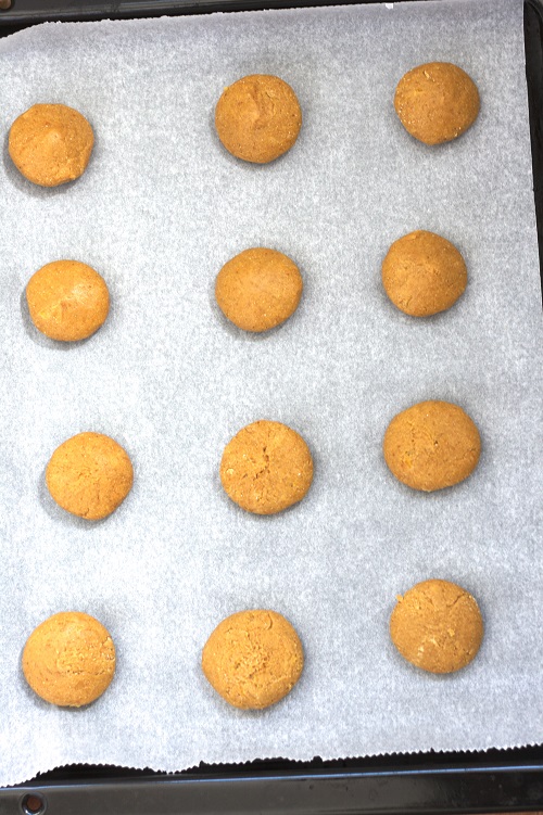 Tray of homemade peanut butter oatmeal dog cookies.