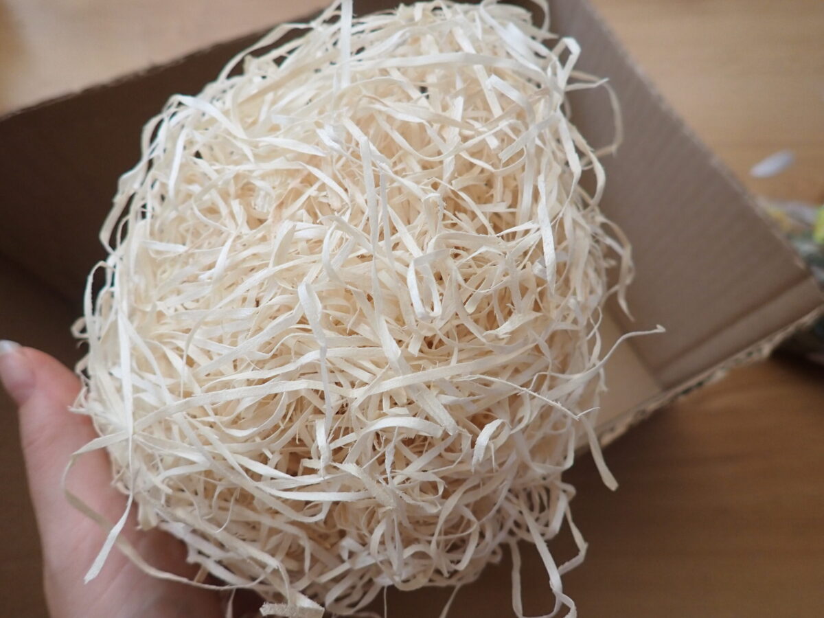 Wood shavings for rodent foraging box